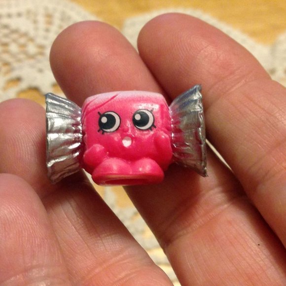 Shopkins Mini lot from theme-packed candy collection - Picture 5 of 5